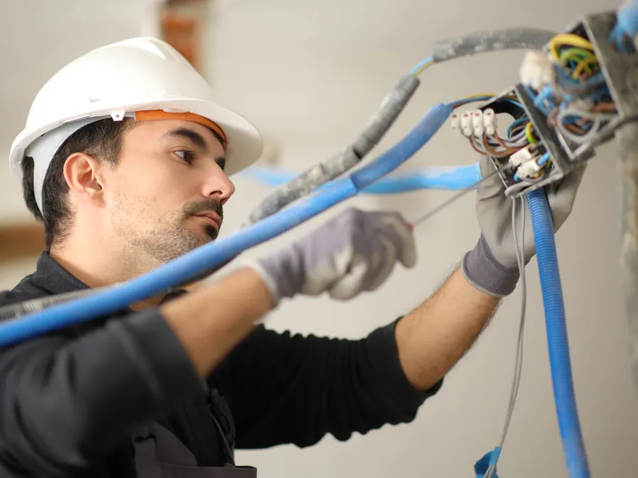 Dépannage électrique par un électricien à Paris